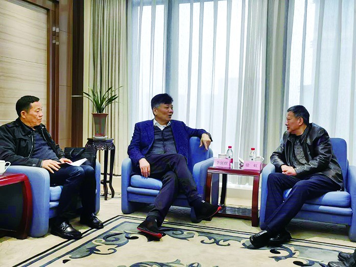 01 黄文蕴 市三会李强煜秘书长调研金鱼集团.jpg