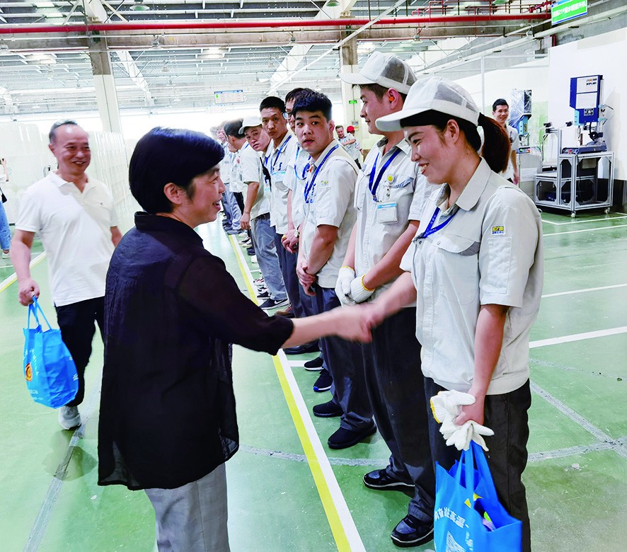 高温送清凉  关怀暖人心.jpg